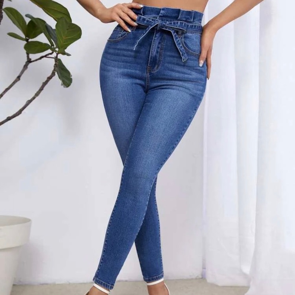 NWT Express high waisted skinny Jean.